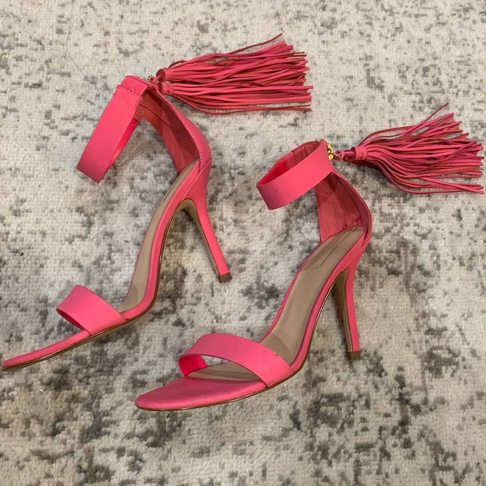 Size 6 single strap hot pink heels!